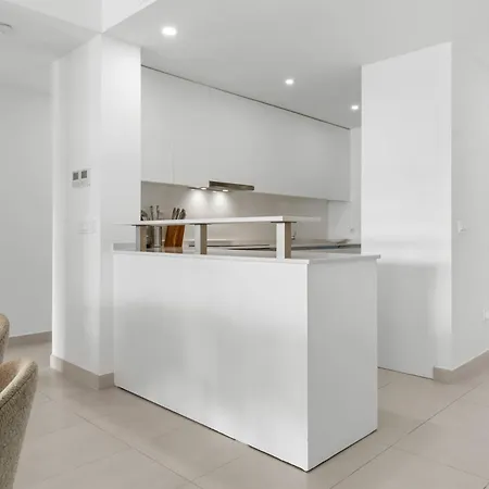 Vivi Homes - Sublime Close To The Beach, Garden, Pool & Hot Tub * Estepona