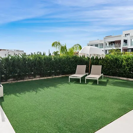 Vivi Homes - Sublime Close To The Beach, Garden, Pool & Hot Tub Estepona