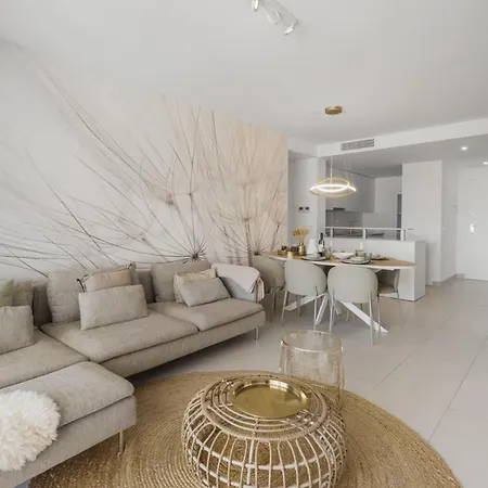 Vivi Homes - Sublime Close To The Beach, Garden, Pool & Hot Tub * Estepona