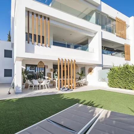 Vivi Homes - Sublime Close To The Beach, Garden, Pool & Hot Tub Estepona