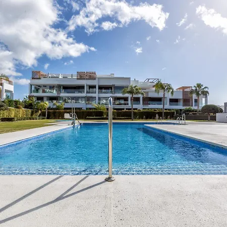 Vivi Homes - Sublime Close To The Beach, Garden, Pool & Hot Tub