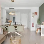 Vivi Homes - Sublime Close To The Beach, Garden, Pool & Hot Tub Εστεπόνα