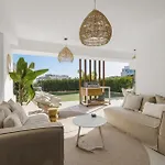 Διαμέρισμα Vivi Homes - Sublime Close To The Beach, Garden, Pool & Hot Tub Εστεπόνα