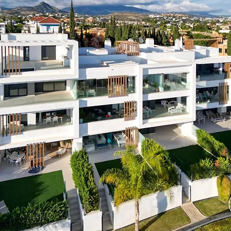 Vivi Homes - Sublime Close To The Beach, Garden, Pool & Hot Tub * Estepona