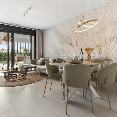 Vivi Homes - Sublime Close To The Beach, Garden, Pool & Hot Tub * Estepona