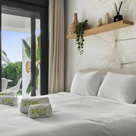 Vivi Homes - Sublime Close To The Beach, Garden, Pool & Hot Tub Estepona