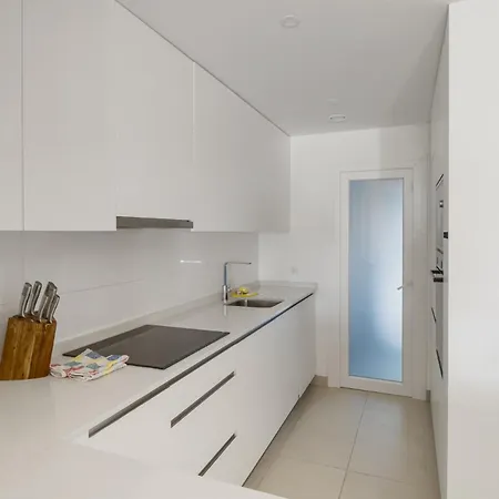 Vivi Homes - Sublime Close To The Beach, Garden, Pool & Hot Tub Estepona