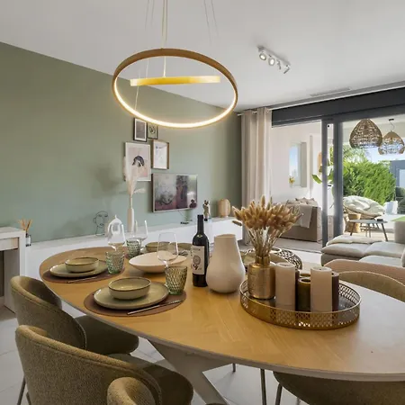 Apartman Vivi Homes - Sublime Close To The Beach, Garden, Pool & Hot Tub *