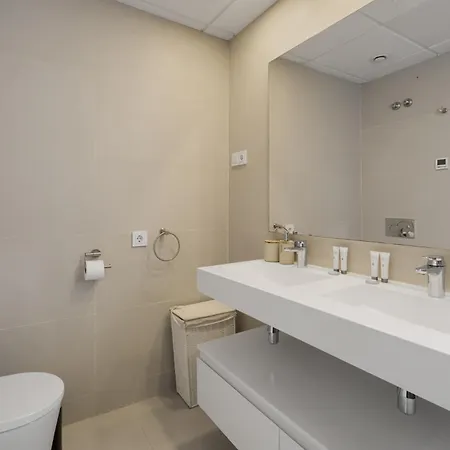 Apartman Vivi Homes - Sublime Close To The Beach, Garden, Pool & Hot Tub Estepona