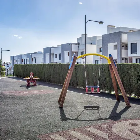 Apartment Vivi Homes - Sublime Close To The Beach, Garden, Pool & Hot Tub