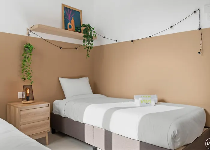 Vivi Homes - Sublime Close To The Beach, Garden, Pool & Hot Tub Appartement Estepona