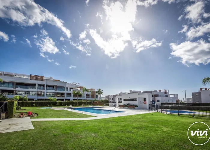Vivi Homes - Sublime Close To The Beach, Garden, Pool & Hot Tub Appartement *