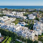 Vivi Homes - Sublime Close To The Beach, Garden, Pool & Hot Tub Appartement *