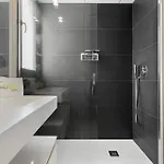 Vivi Homes - Sublime Close To The Beach, Garden, Pool & Hot Tub *