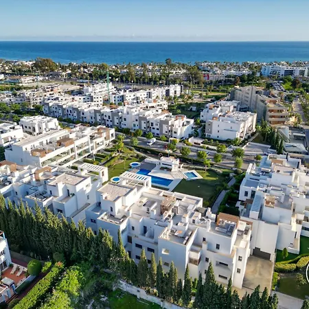 Vivi Homes - Sublime Close To The Beach, Garden, Pool & Hot Tub Daire *