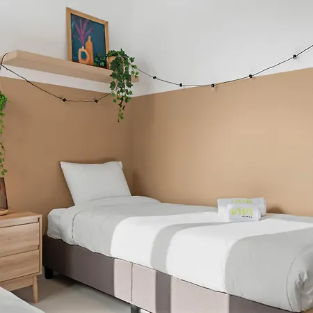 Vivi Homes - Sublime Close To The Beach, Garden, Pool & Hot Tub Daire Estepona