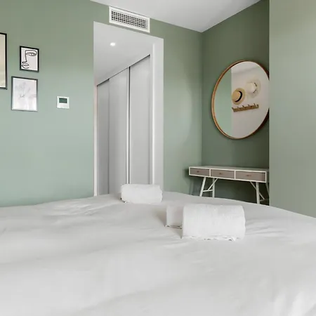 Vivi Homes - Sublime Close To The Beach, Garden, Pool & Hot Tub * エステポナ