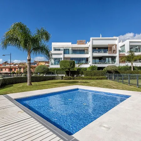 Vivi Homes - Sublime Close To The Beach, Garden, Pool & Hot Tub Estepona